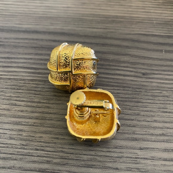 Napier Gold Tone Clip-On Earrings Textured Dome Vintage Style - Picture 2 of 8